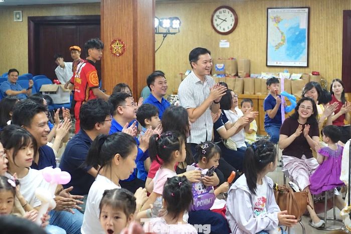 Anh Nguyễn Minh Triết tham dự chương trình Vui Tết Trung thu.