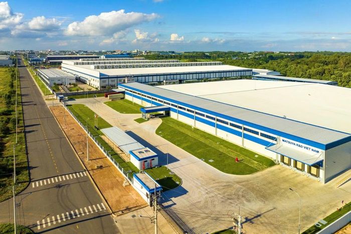 HZ Group với hơn 40 năm kinh nghiệm xây dựng hạ tầng khu công nghiệp, 25 năm kinh nghiệm phát triển và vận hành các khu công nghiệp.