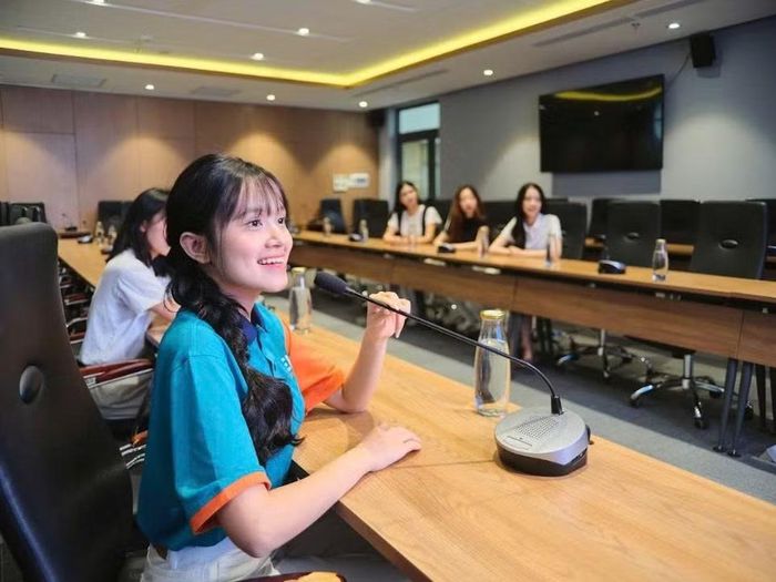 Sinh viên UEH được đào tạo trong môi trường phát triển toàn cầu.