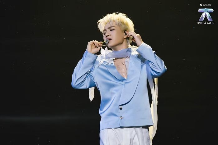  Captain Boy chuyển sang ballad với Vô tình đánh rơi, sau khi thử sức ở nhiều màu sắc như rap, hip hop và pop. Ca khúc kể về chàng trai chưa thể quên người cũ dù mối quan hệ đã kết thúc. Sân khấu sử dụng hình ảnh mùa đông và mùa hạ để diễn tả hai người thuộc về những khoảng thời gian khác nhau, không thể tiếp tục đồng hành nhưng ký ức vẫn trở lại. Captain Boy cho biết bản demo được viết từ những vòng thi trước, khi anh chứng kiến một số thành viên lần lượt rời chương trình. Sau tiết mục, nam rapper xuống khu vực khán giả ôm mẹ, người trực tiếp có mặt để cổ vũ anh. 