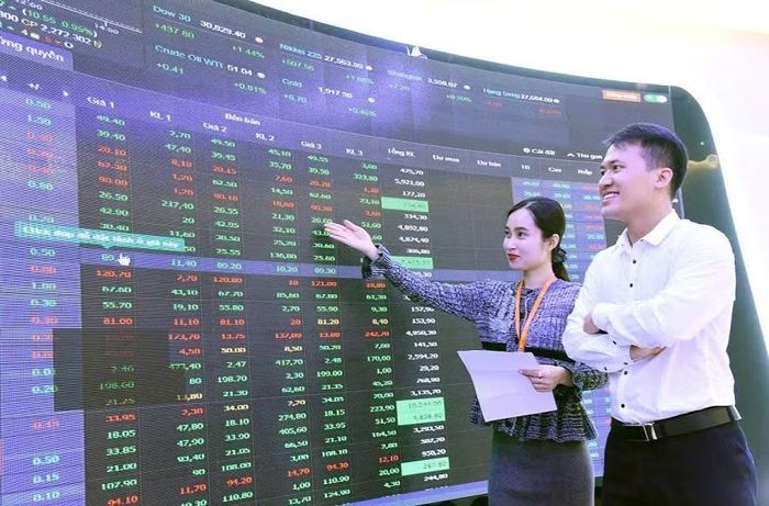 Chứng khoán vừa trải qua tuần ghi nhận nhiều thông tin tác động, như nâng hạng thị trường, cùng động thái tăng lãi suất của Fed. Ảnh minh họa: Đức Minh.