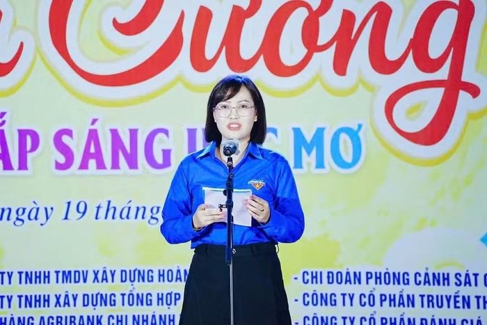 Phó Bí thư Tỉnh Đoàn Dương Thị Vui phát biểu tại chương trình.
