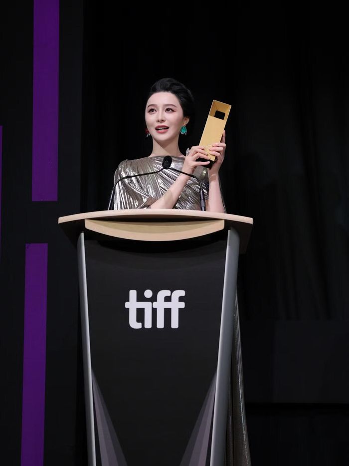 Phạm Băng Băng nhận giải Thành tựu đặc biệt của TIFF vào ngày 19/9. Ảnh: IG.