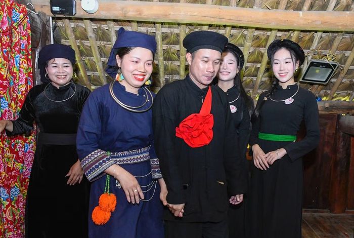 Nguyễn Thị Thúy Linh cho biết cô không nghĩ mình có cơ hội được tận mắt chứng kiến lễ cưới của người Tày. Điều khiến cô thích thú là lễ rước dâu và những lễ vật khác biệt với phong tục cưới hỏi dưới xuôi.
