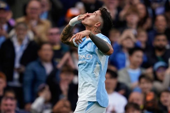 Enzo Fernandez ăn mừng sau khi ghi bàn mở tỷ số cho Man City.