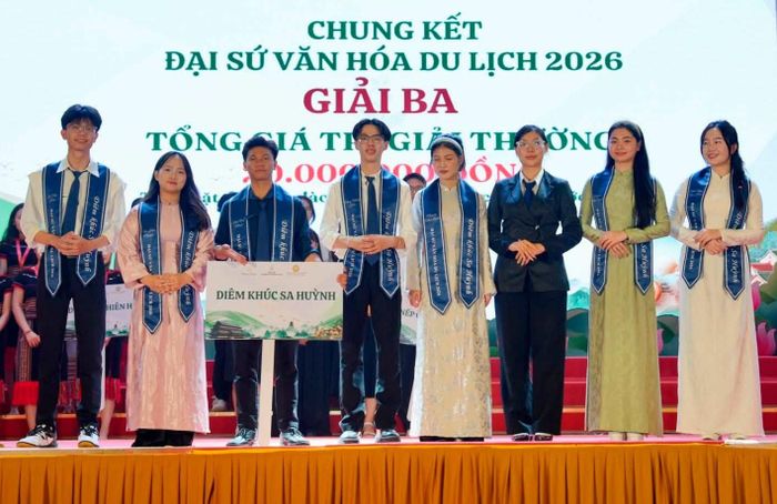 Đội Âm vang xứ dừa giành giải Nhì. Đội Diễm khúc Sa Huỳnh giành giải Ba.