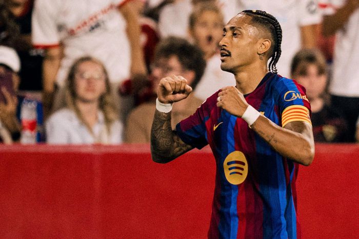 Raphinha ghi hat-trick hoàn hảo. Ảnh: FCB
