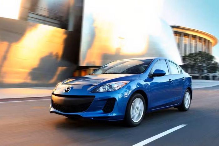Mazda3 đời 2012 xuất hiện hiện tượng mài bánh răng, khó vào số hoặc phát tiếng kêu ken két khi chuyển số. Ảnh: CarBuzz