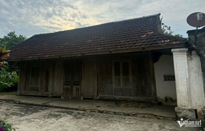 Căn nhà xập xệ do cha mẹ ông Thạch để lại ở xóm Tân Thái, là nơi trú ngụ của hai cha con ông Thạch