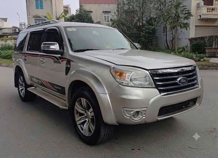 Thiết kế xe Ford Everest đời 2009.