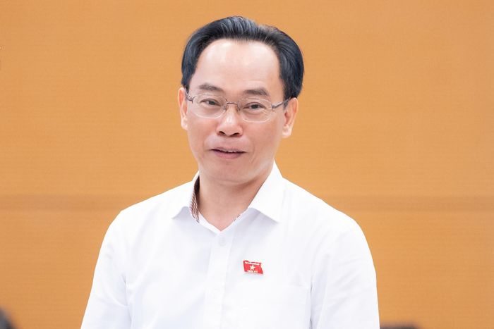 Bộ trưởng GD-ĐT Hoàng Minh Sơn phát biểu giải trình. Ảnh: Media QH