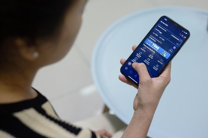 Chủ tài khoản không nên bỏ qua cảnh báo giao dịch từ ngân hàng.