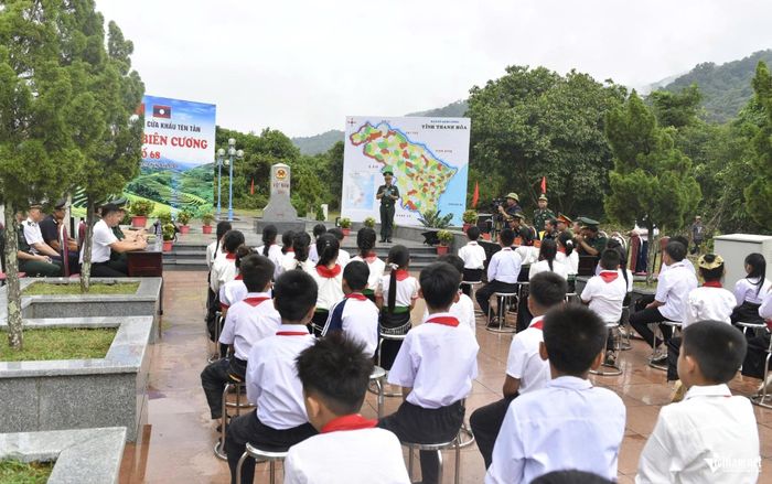 Tiết học với chủ đề “Biên cương trong trái tim em”