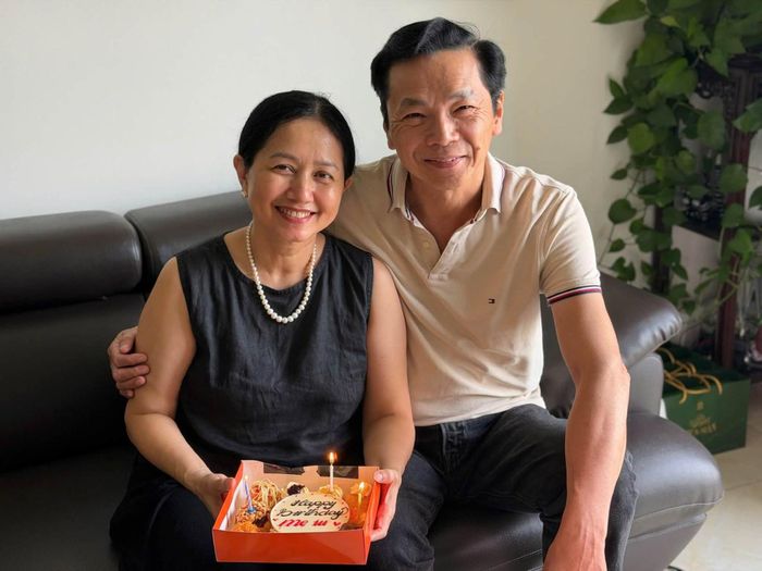 NSND Trung Anh mừng sinh nhật vợ.