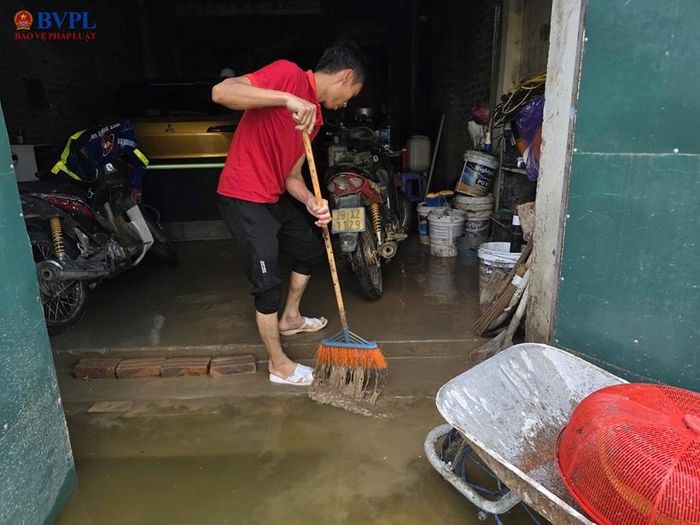 Dù hôm nay đã là hôm thứ 4 không mưa, nước đã rút nhưng tình trạng ngập úng tại khu vực này vẫn chưa được cải thiện đáng kể.