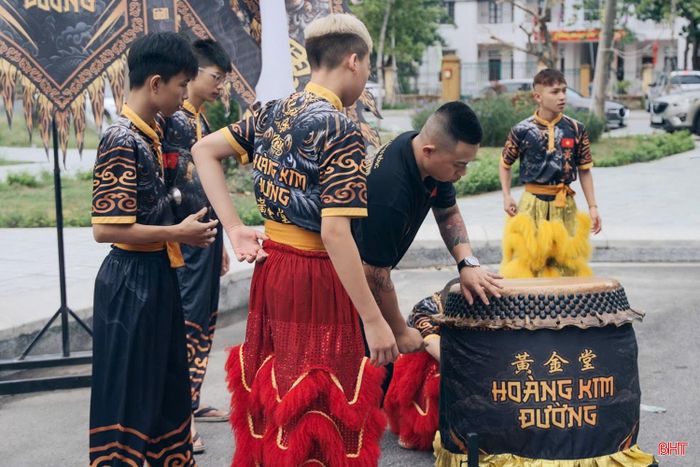 Bên cạnh những đội múa lân đã có nhiều năm hoạt động, mùa Trung thu năm nay còn ghi nhận sự xuất hiện của những đội mới, góp thêm sắc màu cho không khí rộn ràng của "mùa trăng" Hà Tĩnh.