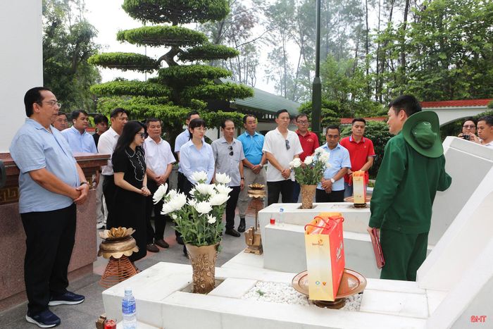 Đoàn famtrip do Sở Du lịch TP Hồ Chí Minh tổ chức khảo sát tại Khu lưu niệm Đại thi hào Nguyễn Du và Khu di tích Ngã ba Đồng Lộc, dịp đầu tháng 9/2026.