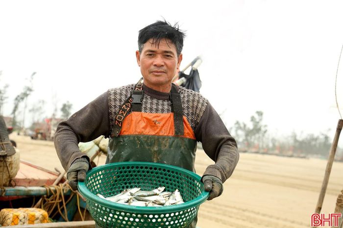  Ông Trần Văn Mạnh – Tổ trưởng Tổ đồng quản lý nghề cá số 2 xã Tiên Điền cho biết: "Hơn 250 tàu đánh cá của bà con ngư dân chúng tôi đều sử dụng ngư lưới cụ do cơ sở anh Linh sản xuất bởi chất lượng tốt, bền, sử dụng được lâu dài, góp phần giảm chi phí cho hoạt động đánh bắt hải sản". 