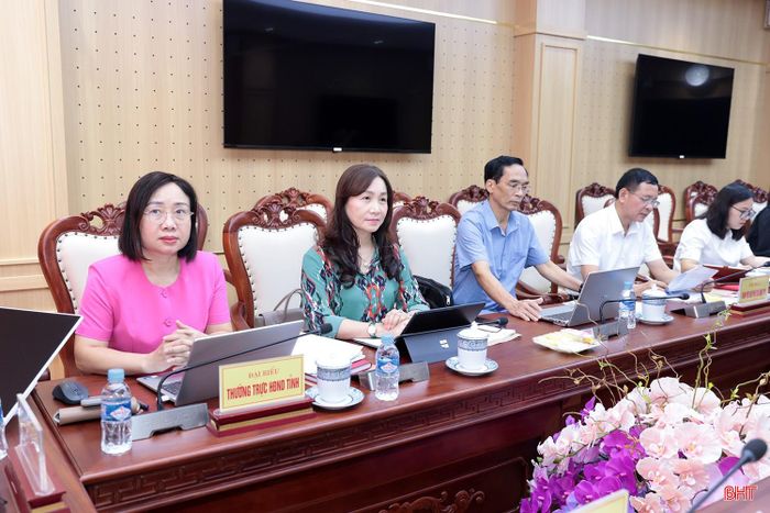 Các đại biểu tham gia buổi làm việc.