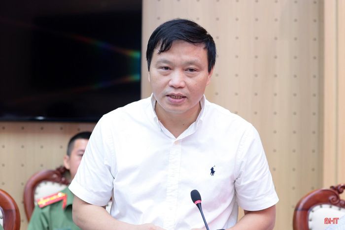 Đại diện Công an tỉnh báo cáo tại buổi làm việc.