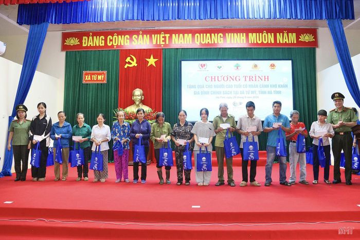 Những món quà góp phần chia sẻ khó khăn, động viên các gia đình tiếp tục nỗ lực vươn lên trong cuộc sống, đồng thời thể hiện tinh thần tương thân tương ái, trách nhiệm của cộng đồng đối với người cao tuổi và các gia đình chính sách.