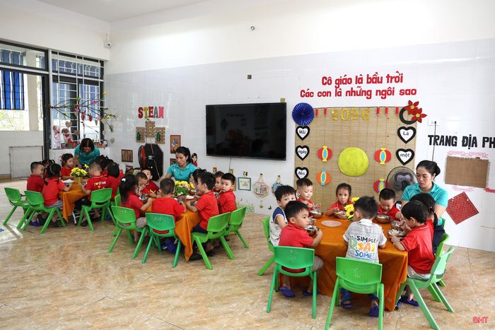 Định mức, đơn giá suất ăn và quy trình tổ chức bán trú được thực hiện đồng nhất tại cả 5 điểm trường.