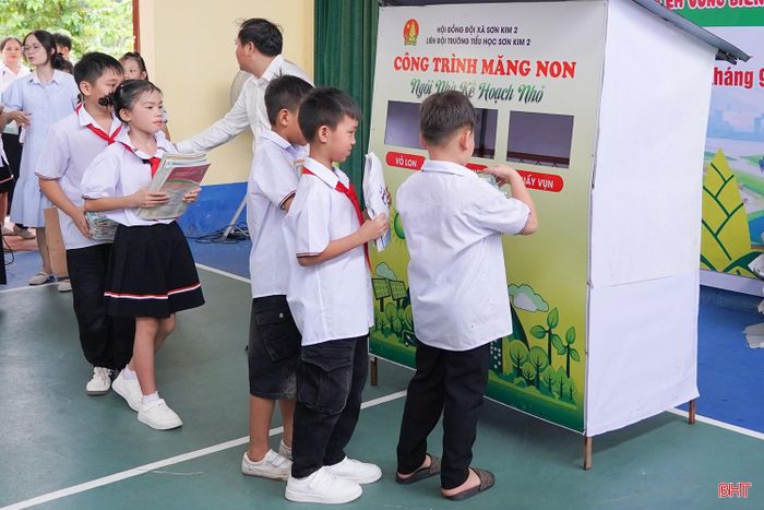 Trong khuôn khổ chương trình, Hội đồng Đội tỉnh phát động phong trào "Kế hoạch nhỏ” năm học 2026 - 2027, kêu gọi đội viên, thiếu nhi toàn tỉnh tích cực tham gia gây quỹ, chung tay thực hiện chương trình "Vì đàn em vùng biên thân yêu”.