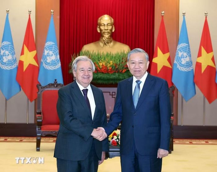 Công ước Liên hợp quốc về chống tội phạm mạng (Công ước Hà Nội) là một dấu ấn nổi bật của Việt Nam trong thúc đẩy hợp tác đa phương về một vấn đề toàn cầu mới. Trong ảnh: Tổng Bí thư Tô Lâm tiếp Tổng Thư ký Liên hợp quốc António Guterres nhân chuyến thăm Việt Nam và dự Lễ mở ký Công ước Hà Nội. (Ảnh: Thống Nhất/TTXVN)