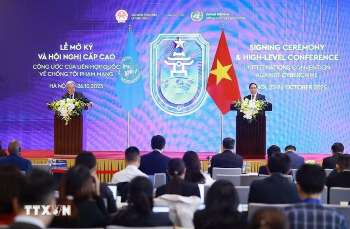 Việt Nam phối hợp với Liên hợp quốc tổ chức Lễ mở ký Công ước Hà Nội, tạo diễn đàn thúc đẩy đối thoại, hợp tác và xây dựng lòng tin trong phòng, chống tội phạm mạng. Trong ảnh: Thủ tướng Phạm Minh Chính cùng Tổng Thư ký Liên hợp quốc tại cuộc gặp gỡ báo chí Lễ mở ký và Hội nghị cấp cao Công ước của Liên hợp quốc về chống tội phạm mạng. (Ảnh: Dương Giang/TTXVN)