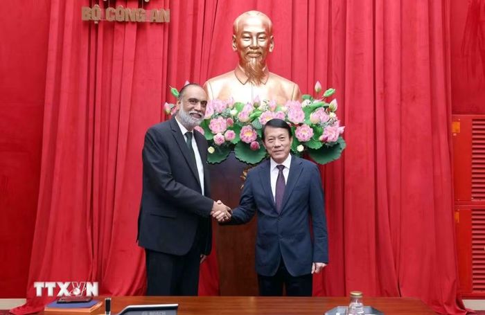Việt Nam tiếp tục mở rộng hợp tác với Liên hợp quốc trong công nghệ và quản trị không gian mạng, phù hợp với những vấn đề mới nổi của chương trình nghị sự toàn cầu. Trong ảnh: Đại tướng Lương Tam Quang, Bộ trưởng Bộ Công an tiếp ngài Amandeep Singh Gill, Phó Tổng Thư ký Liên hợp quốc, Đặc phái viên của Tổng Thư ký Liên hợp quốc về công nghệ (Hà Nội, 1/2026). (Ảnh: Phạm Kiên/TTXVN)