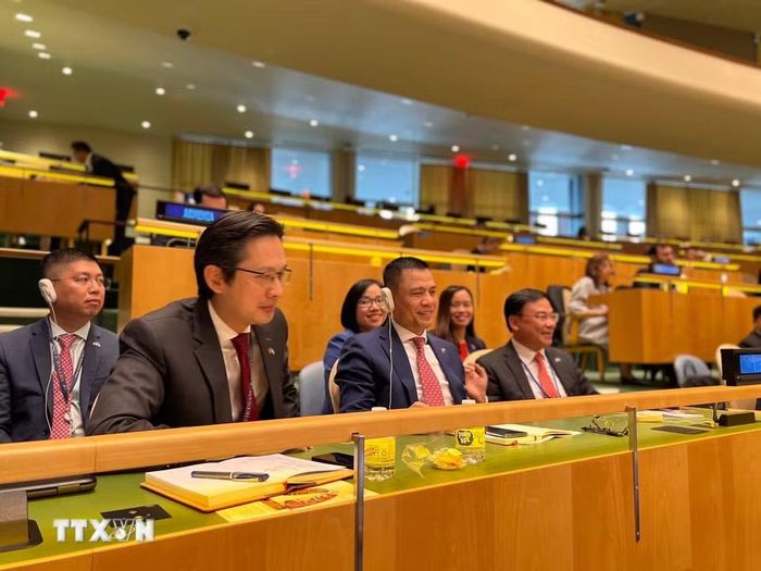Việt Nam được bầu vào Hội đồng Nhân quyền Liên hợp quốc nhiệm kỳ 2023–2025, tiếp tục tham gia một cơ chế đa phương quan trọng về quyền con người. Trong ảnh: Đoàn Việt Nam tham dự phiên họp bỏ phiếu và công bố kết quả thành viên Hội đồng Nhân quyền Liên hợp quốc (10/2022). (Ảnh: TTXVN phát)