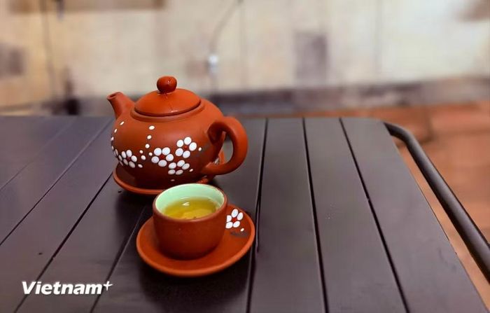 Du khách đến Thái Nguyên thường sẽ mua vài kilôgram trà ngon mang về làm quà. (Nguồn: Vietnam+)