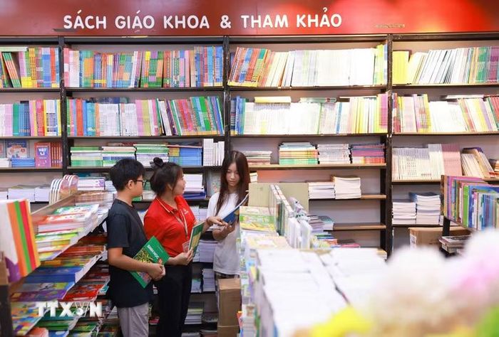 Năm học 2026-2027 là năm đầu tiên thực hiện một bộ sách giáo khoa sử dụng thống nhất trên phạm vi toàn quốc theo yêu cầu tại Nghị quyết 71-NQ/TW. (Ảnh: Thanh Tùng/TTXVN)