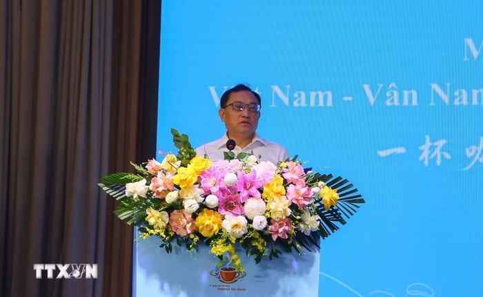 Ông Bành Bân, Phó Trưởng Ban Tuyên truyền Tỉnh ủy Vân Nam, phát biểu tại sự kiện Thúc đẩy kết nối các điểm đến du lịch Việt Nam-Vân Nam (Trung Quốc). (Ảnh: Công Luật/TTXVN)