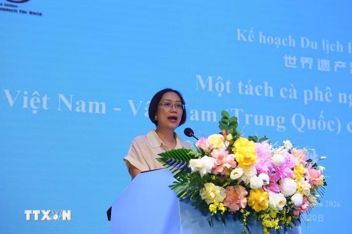 Phó Cục trưởng Cục Du lịch Quốc gia Việt Nam Phan Linh Chi phát biểu tại sự kiện Kết nối các điểm đến du lịch Việt Nam-Vân Nam (Trung Quốc). (Ảnh: Công Luật/TTXVN)