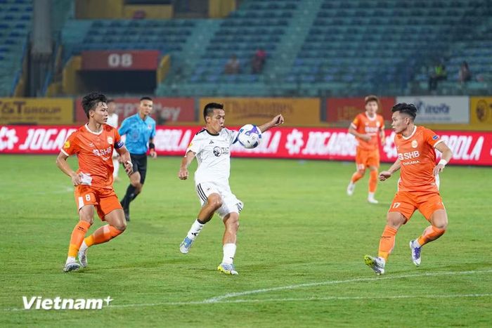 Hà Nội FC nỗ lực tấn công trong hiệp hai để 'giải quyết' trận đấu trong 90 phút thi đấu chính thức. (Ảnh: Việt Anh/Vietnam+)