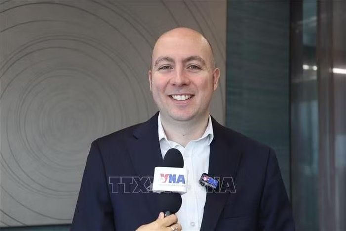 Ông Christopher Bridgeman, chuyên gia hoạch định tài chính cấp cao tại Anh, trả lời phỏng vấn TTXVN.