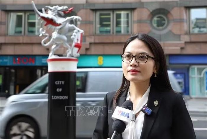 Bà Christine Le, Chủ tịch Hiệp hội Tài chính và Đầu tư Việt Nam tại Anh (VIFA), trả lời phỏng vấn TTXVN.