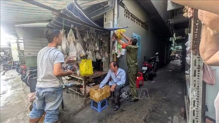 Hiện trường vụ cháy nhà tại phường Chợ Lớn, Thành phố Hồ Chí Minh. Ảnh: TTXVN phát