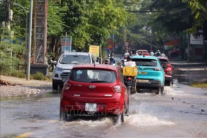 Một số khu vực trũng thấp trên địa bàn xã Ô Diên (Hà Nội), nước chưa rút hết.