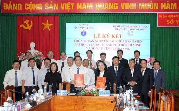 Các đại biểu thực hiện nghi thức ký kết thỏa thuận nguyên tắc hợp tác đến năm 2030. Ảnh: Lê Thúy Hằng/TTXVN