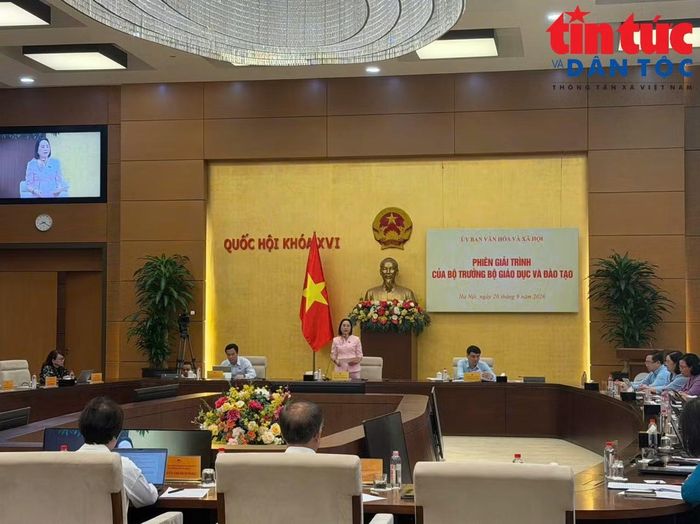 Quang cảnh phiên họp. Ảnh: LV