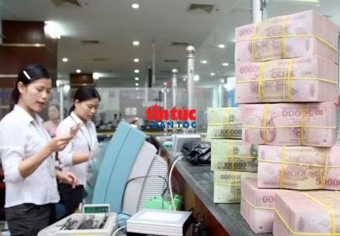 Hiện nay, kênh tiết kiệm cũng đang thu hút người gửi tiền vì lãi suất hấp dẫn.