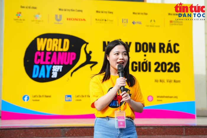 Bà Nguyễn Thị Cẩm Tú, Điều phối quốc gia Let’s Do It Vietnam và Ngày Dọn rác Thế giới tại Việt Nam phát động hoạt động.
