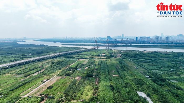 Hiện trạng khu vực nghiên cứu quy hoạch trục đại lộ cảnh quan có mặt nước chiếm khoảng 3.626 ha, tương đương 30% tổng diện tích khu vực nghiên cứu. Đất sản xuất nông nghiệp có diện tích lớn nhất, khoảng 5.741 ha, chiếm 50%. Đất ở khoảng 1.102 ha, chiếm 10%, với tổng dân số khoảng 279.525 người. Dân cư phân bố không đồng đều, bao gồm cả khu vực đô thị và ngoại thành.