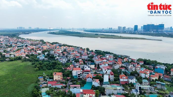 Thực hiện Trục Đại lộ sông Hồng, TP Hà Nội cũng xác định 2 cụm làng thuộc diện di dời là Võng La - Hải Bối thuộc xã Thiên Lộc và Vĩnh Thanh.