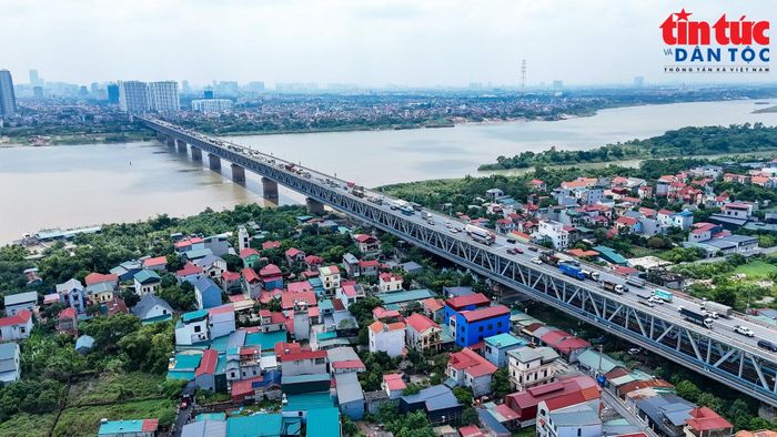 Hà Nội bố trí 265 ha quỹ đất tái định cư với ưu tiên định cư tại chỗ cho người dân bị ảnh hưởng bởi dự án Trục đại lộ cảnh quan sông Hồng, nhằm duy trì nơi ở, sinh kế và gắn kết cộng đồng.