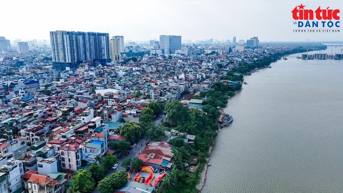 Hai cụm làng được xác định tái thiết để phục vụ mục tiêu hình thành “phòng khách đô thị” gồm Nhật Tân - Tứ Liên thuộc phường Hồng Hà, khoảng 96 ha, và Thống Nhất (Hạ Trại, Trung Thôn) thuộc phường Long Biên, khoảng 12 ha.