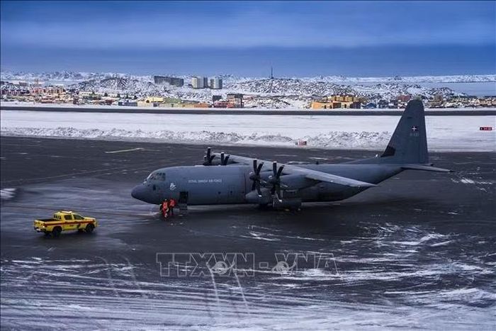 Máy bay Hercules của Bộ Quốc phòng Đan Mạch tại sân bay ở thủ phủ Nuuk, Greenland, vùng lãnh thổ tự trị thuộc Đan Mạch. Ảnh: THX/TTXVN