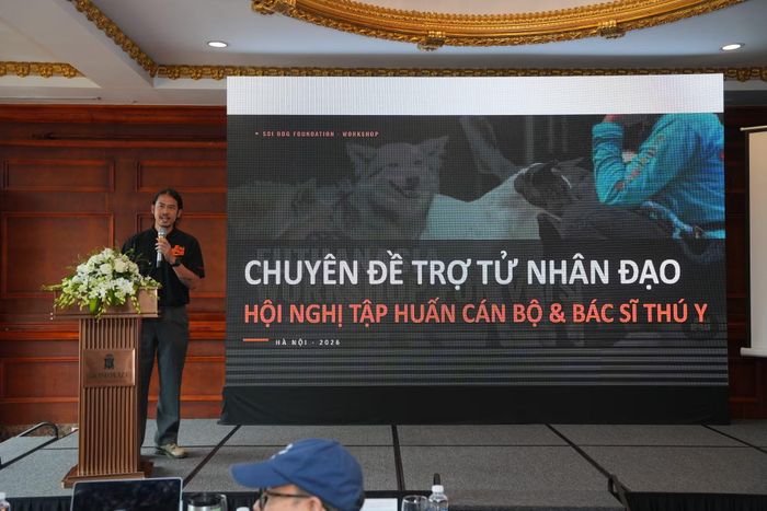 Bác sĩ thú y cao cấp kiêm Trưởng bộ phận Khu bảo tồn động vật thuộc tổ chức Soi Dog Foundation - Winn Ularn Kanyook cập nhật kiến thức tới học viên về phúc lợi động vật.